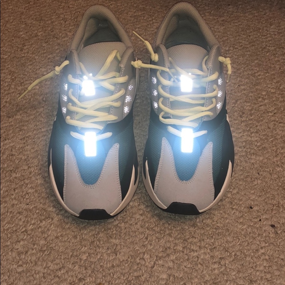 COPY - Yeezy wave runners 700